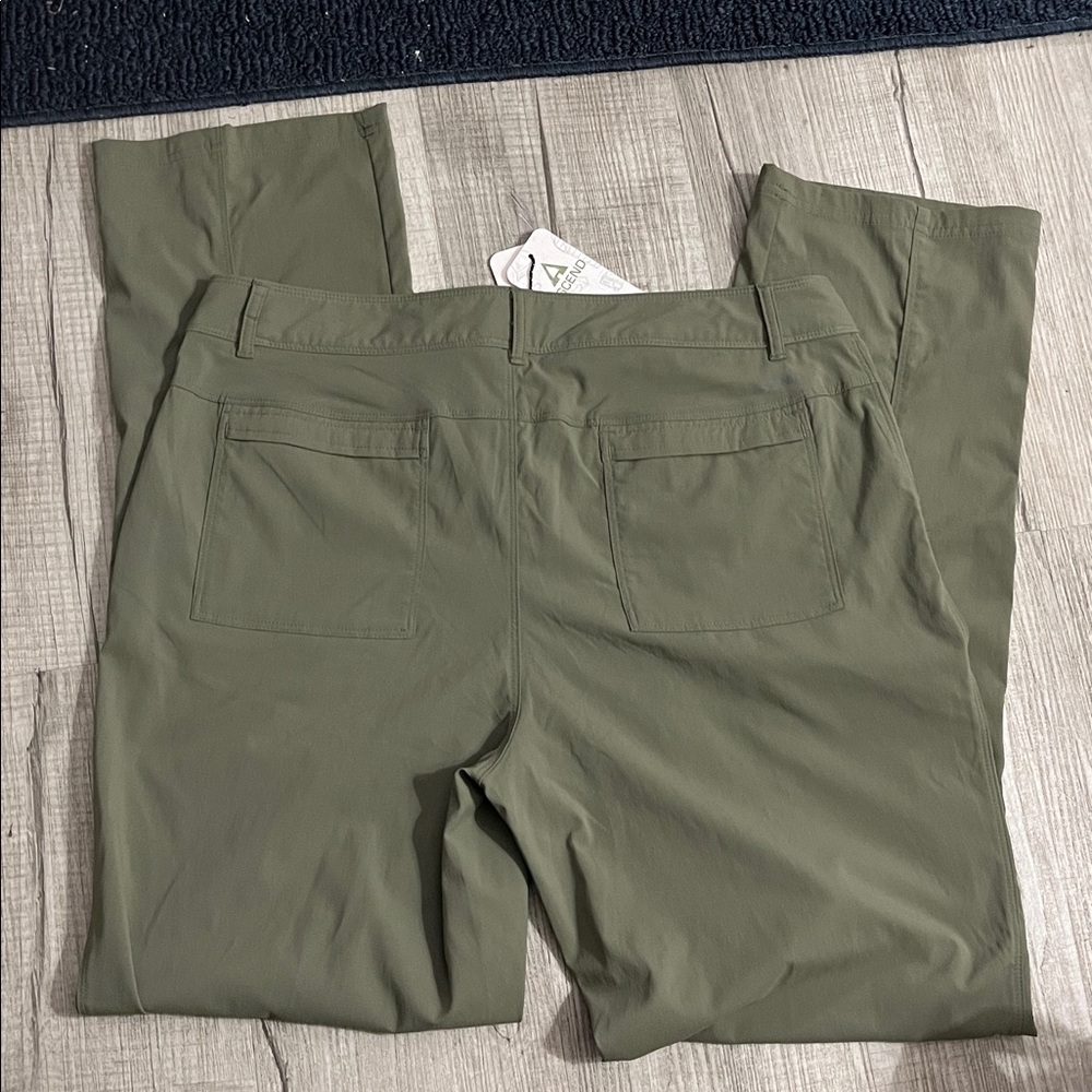 Ascend Women’s Sage Cargo Pants - Picture 6 of 11